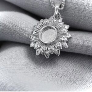 Detailed Sunflower Pendant in Sterling Silver 925