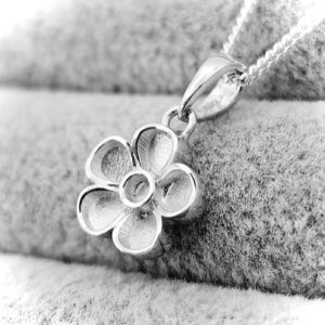 Mini simple ‘Forget me Not’ Pendant in Sterling Silver 925
