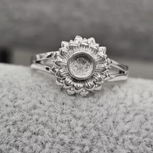 Detailed Sunflower Ring with centre fillable in Sterling Silver 925
