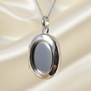 Oval Locket In Sterling Silver 925