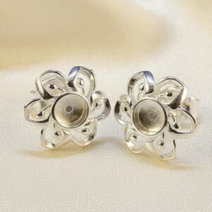Dainty Flower Earrings in Sterling Silver 925