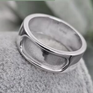 Front facing round edge fill able Ring in Sterling Silver 925