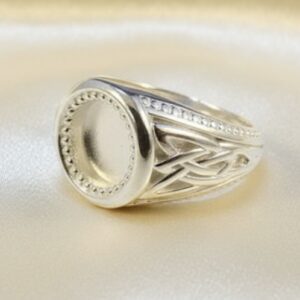 Heavy gents round set fill-able Ring with patterned Sides in Sterling Silver 925